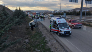 kirikkale’de-isci-servisi-kamyonla-carpisti:-5-yarali