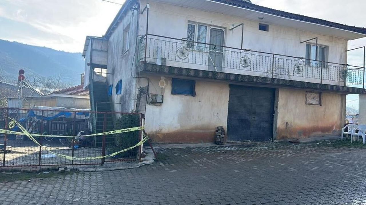 bosanma-asamasindaki-esini-ve-ailesini-katletti