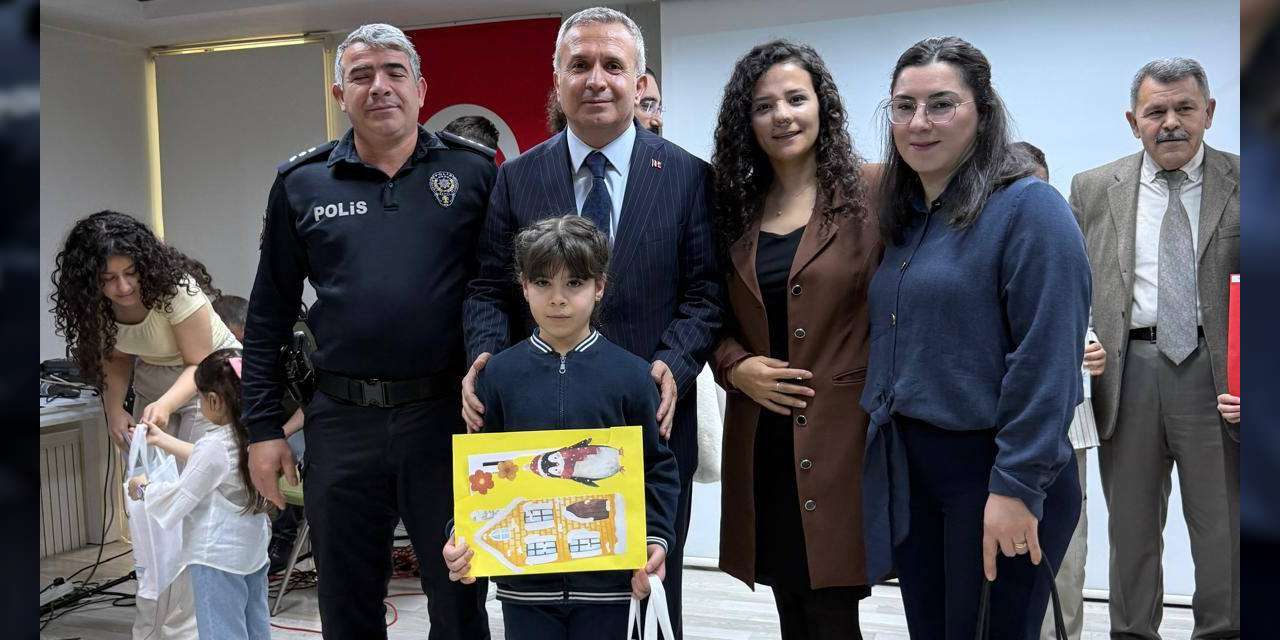 baskomiserin-kizi-kitap-kurdu-cikti!