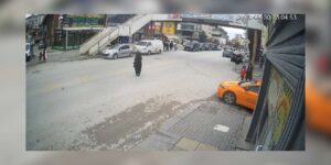 ankara’da-yolun-karsisina-gecmeye-calistigi-sirada-otomobil-carpan-cocuk-agir-yaralandi