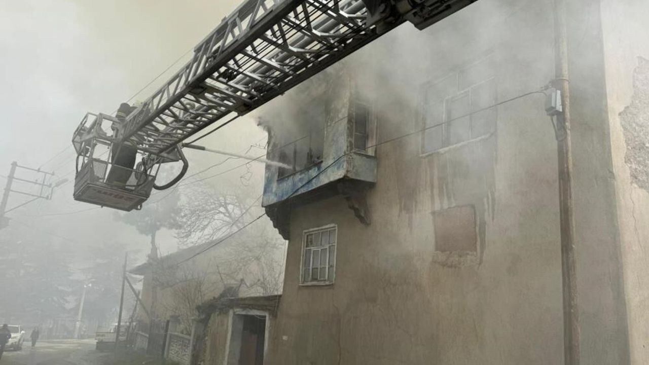 sobadan-cikan-yangin-evi-kullanilamaz-hale-getirdi