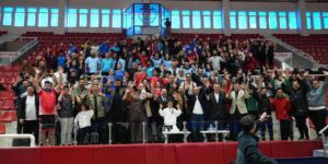 isitme-engelliler-masa-tenisinde-yarisiyor