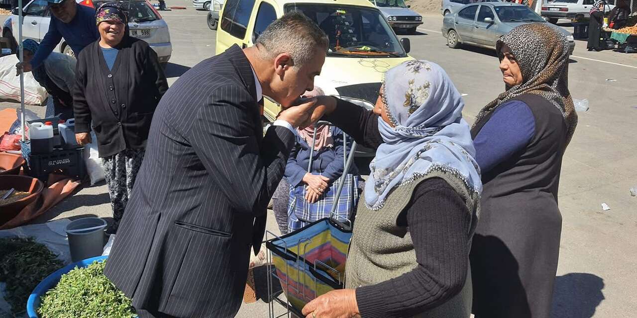 baskan-cetiner,-pazarda-esnaf-ve-vatandaslarla-bulustu