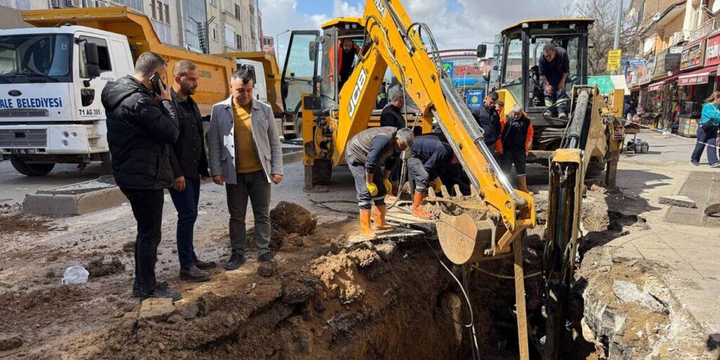 menderes-caddesi’nde-coken-kanal-hatti-yenilendi