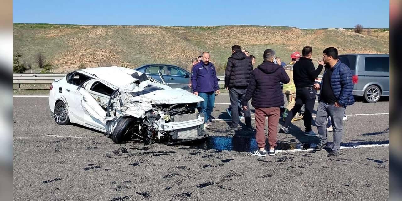 ankara’da-tira-carpan-otomobil-taklalar-atarak-durabildi:-1-agir-yarali