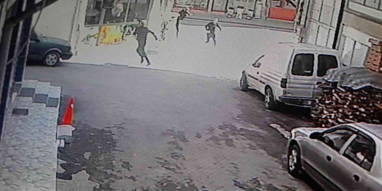 silahli-saldirgan-cadde-uzerindeki-vatandaslara-ates-acti