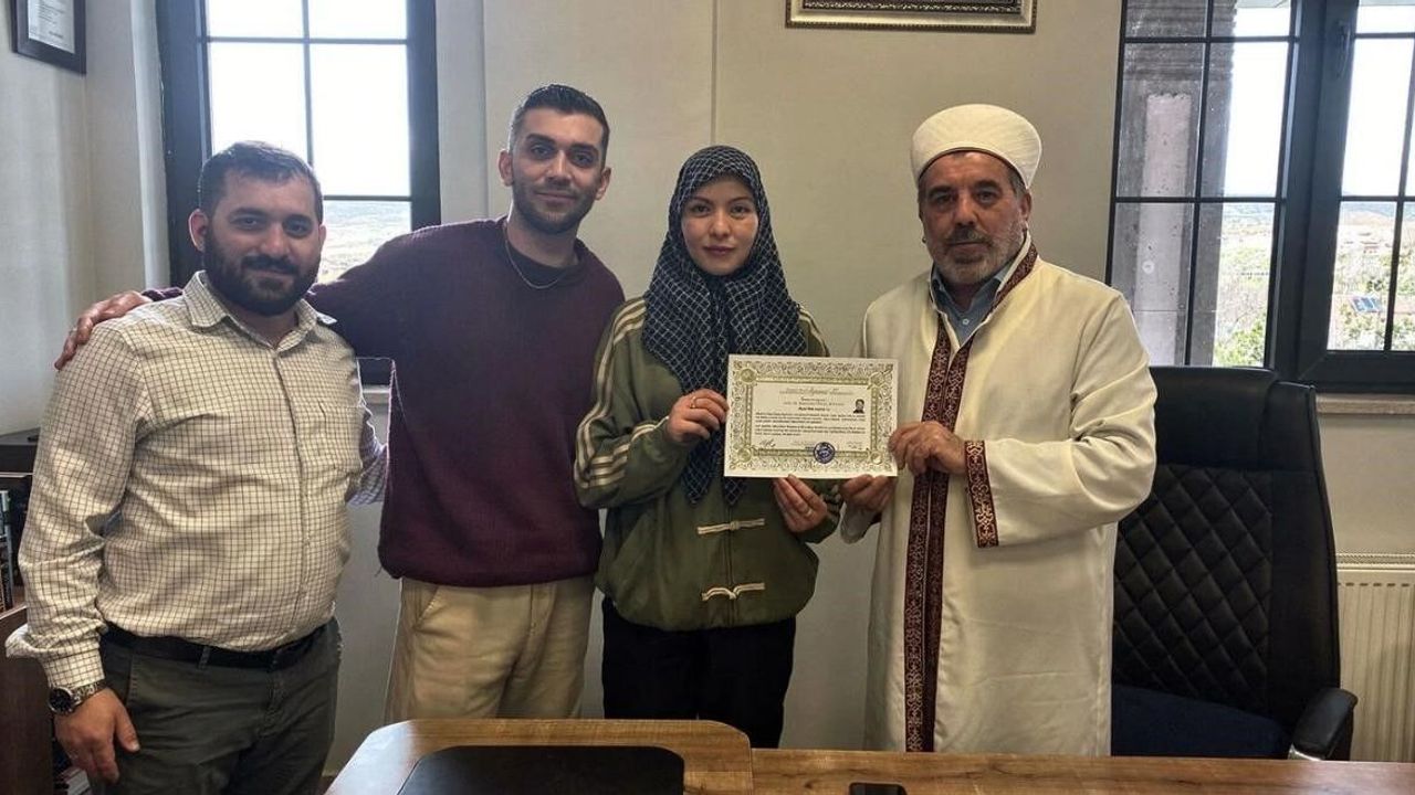 cinli-kadin-musluman-oldu