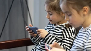 sosyal-medyaya-15-yas-siniri-geliyor