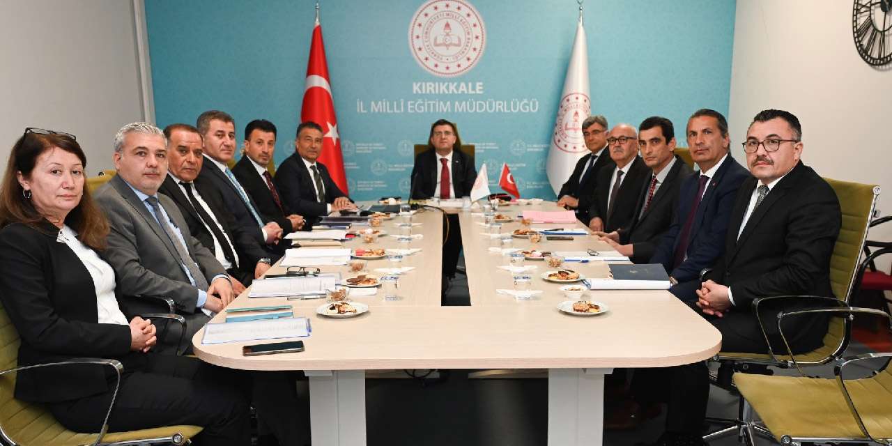 vali-sariibrahim’den-egitime-yakin-takip:-milli-egitim’de-brifing-aldi