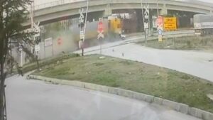 tir-otomobile-carpti:-1-olu