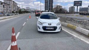 otomobil-carpan-kiz-cocugu-agir-yaralandi