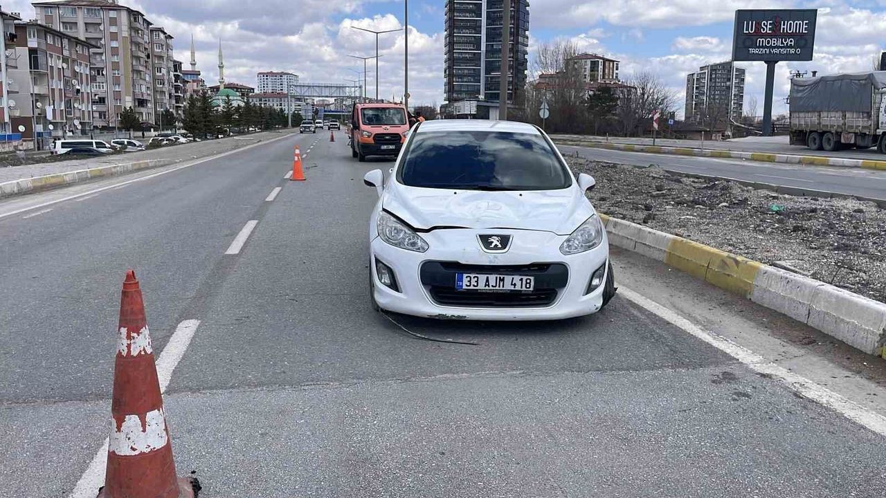 otomobil-carpan-kiz-cocugu-agir-yaralandi