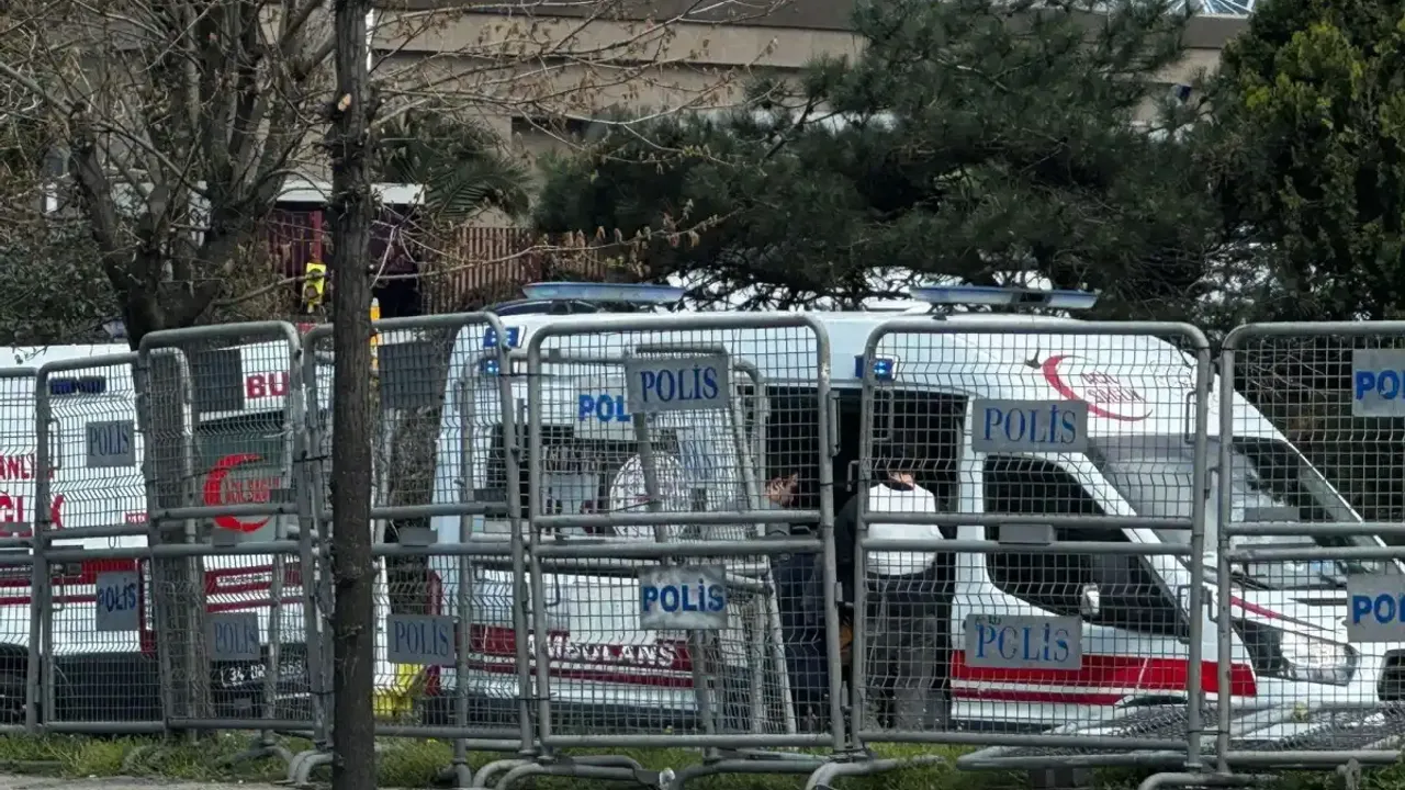 besiktas’ta-israil-konsoloslugu-onunde-silahli-catisma:-3-kisi-etkisiz-hale-getirildi