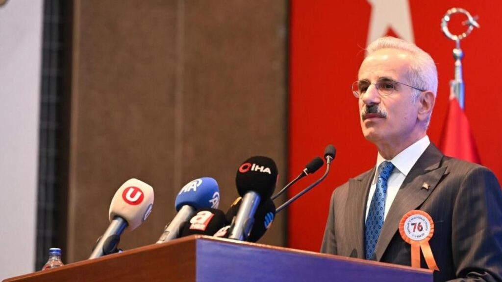 bakan-uraloglu:-“6-bin-101-kilometre-uzunlugundaki-bolunmus-yol-agimizi-30-bin-51-kilometreye-cikardik”