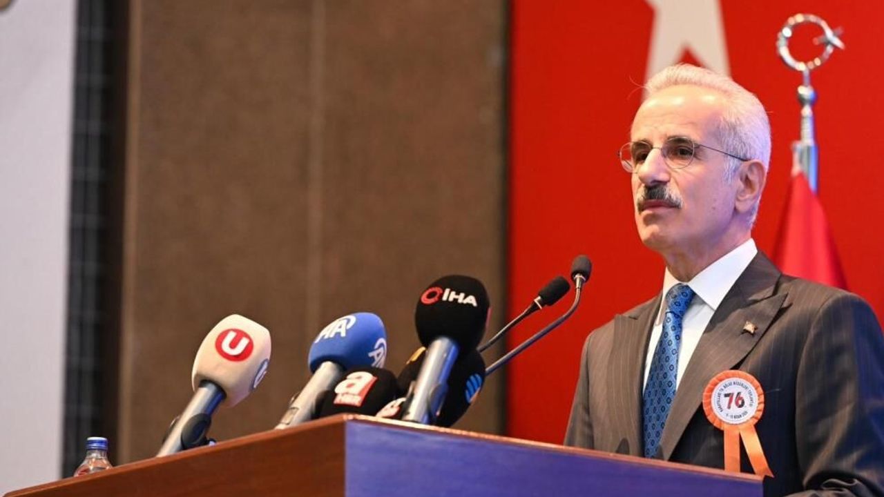 bakan-uraloglu:-“6-bin-101-kilometre-uzunlugundaki-bolunmus-yol-agimizi-30-bin-51-kilometreye-cikardik”