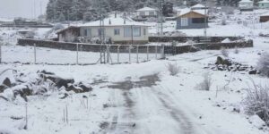 nisan-ayinda-kar-yagdi:-vatandas-saskinligini-gizleyemedi