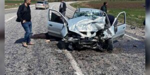 otomobiller-carpisti-4-kisi-yaralandi