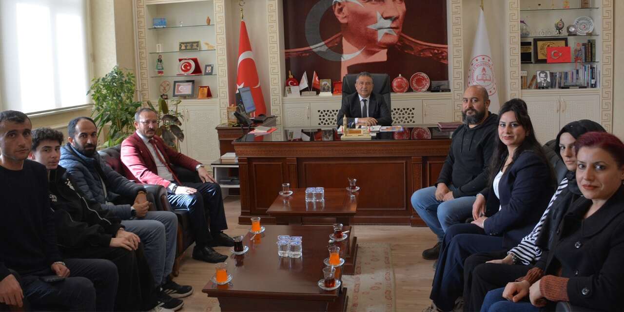 egitim-ve-sanat-is-birligi:-tiyatro-dernegi-calisiyor