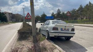 kontrolden-cikan-arac-orta-refuje-cikti,-surucu-yaralandi