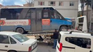 ankara’da-minibus-kamyonetle-carpisti:-5-yarali