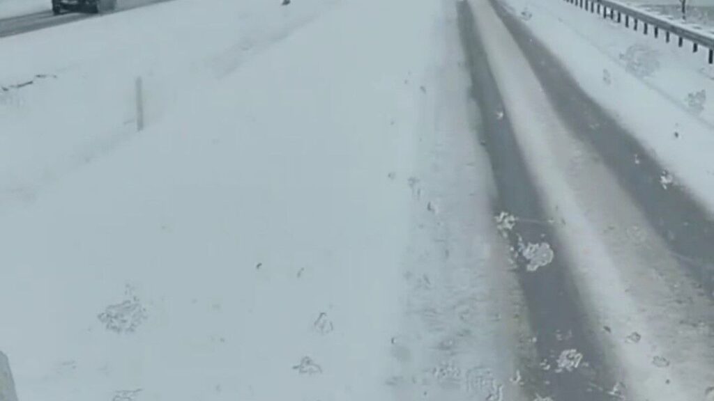 karayollari-ekipleri-kar-mesaisinde