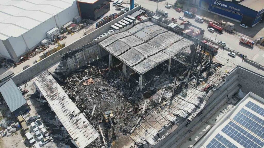 fabrika-yangininin-neden-oldugu-hasar-gun-aydinlaninca-ortaya-cikti