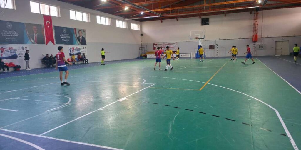 polis-haftasina-yakisir-futbol-turnuvasi