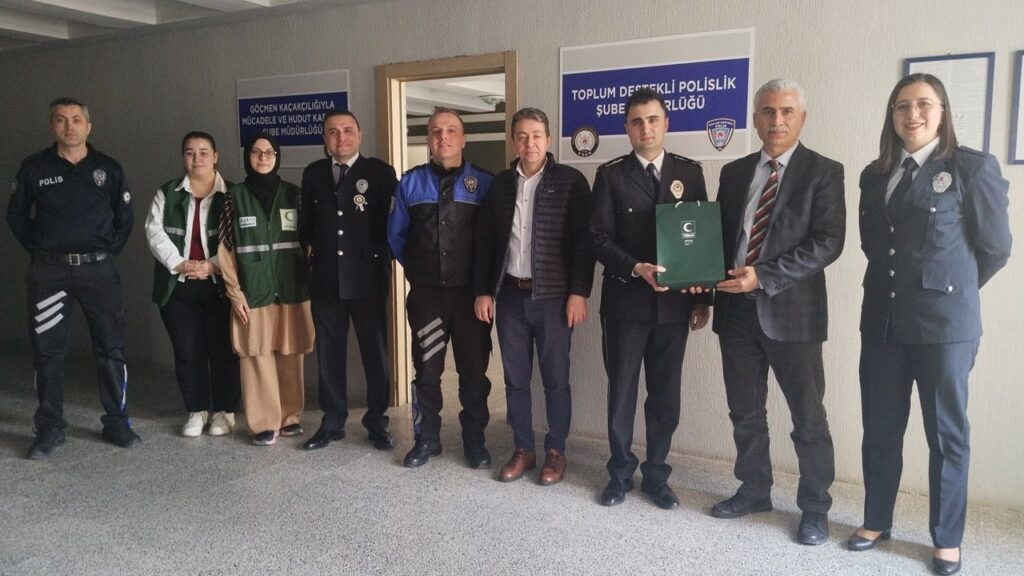 yesilay’dan-polis-haftasi’nda-anlamli-ziyaret