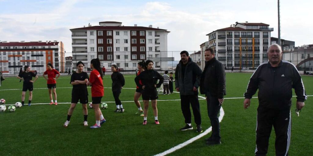 kirikkale’nin-yildizlari-sahada,-il-muduru-takipte!-sahanin-tozunu-yuttular,-takdiri-kaptilar