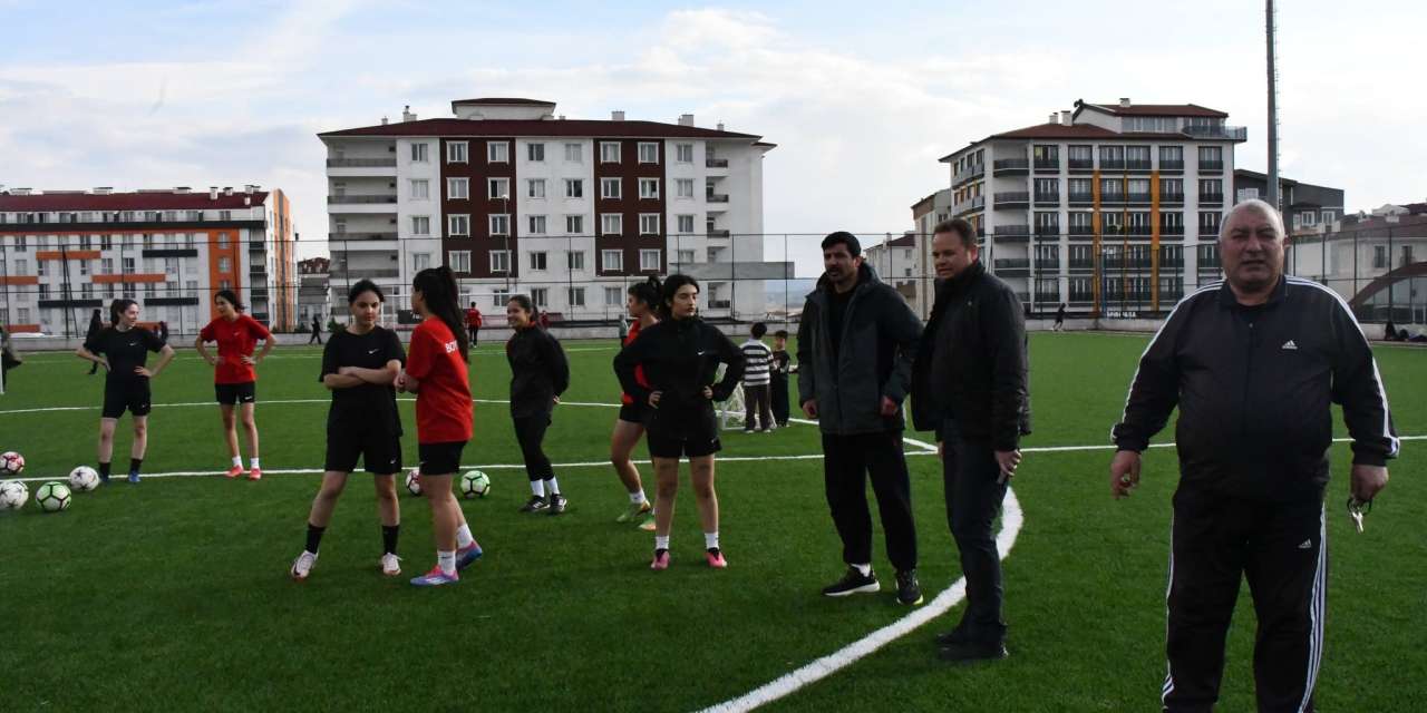 kirikkale’nin-yildizlari-sahada,-il-muduru-takipte!-sahanin-tozunu-yuttular,-takdiri-kaptilar