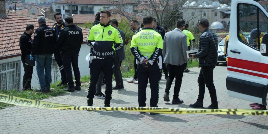 kirikkale’de-feci-kaza!-bahce-duvarina-carparak-oldu!