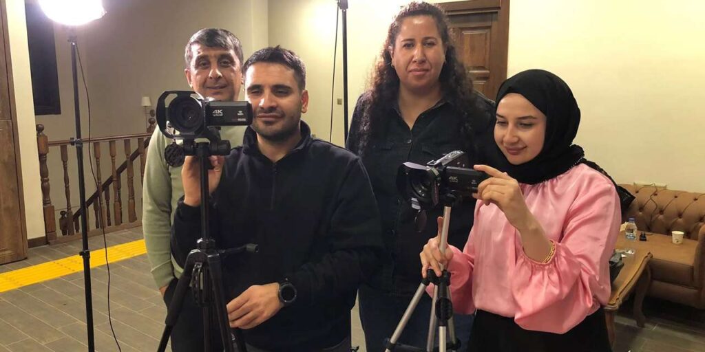 kirikkale-sanatla-fark-yaratiyor:-alzheimer-temali-“seninle-yeniden”-sette!