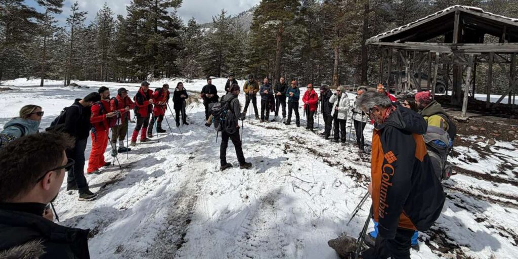 koroglu-zirvesinde-anlamli-mesaj:-kirikkale-bozkir-dagcilik-filistin-icin-tirmandi