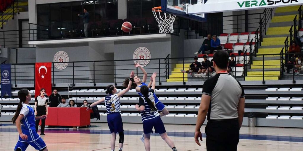 okul-sporlari-basketbol-grup-musabakalari-coskuyla-basladi