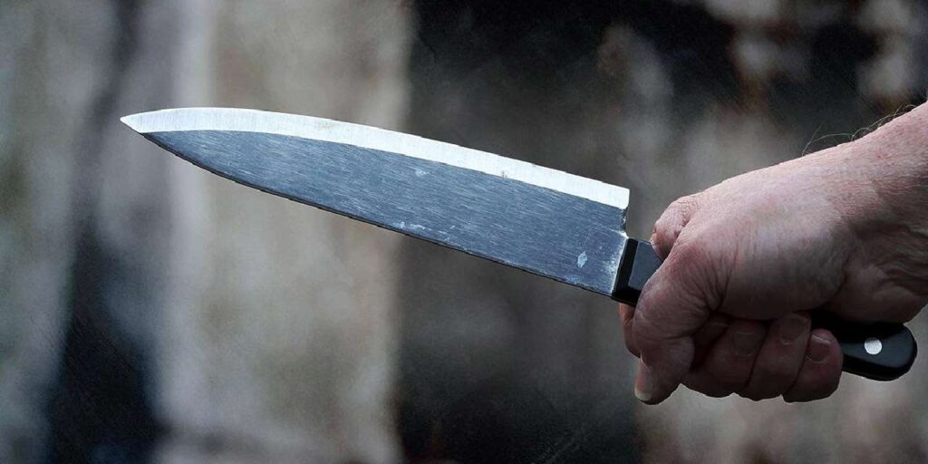 ellerinde-doner-bicaklariyla-geldiler:-ortalik-savas-alanina-dondu