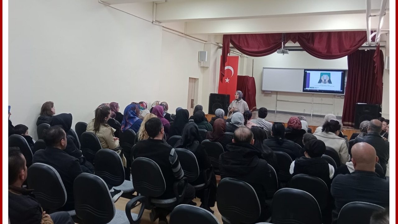 velilere-teknoloji-bagimliligi-egitimi-verildi