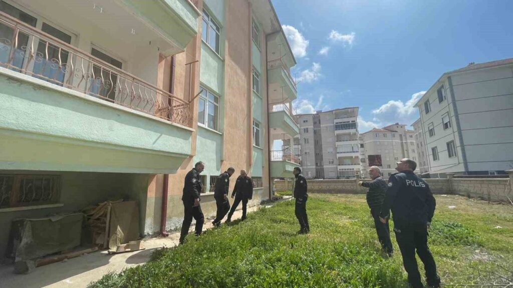 pencereden-dusen-3-yasindaki-cocuk-yaralandi