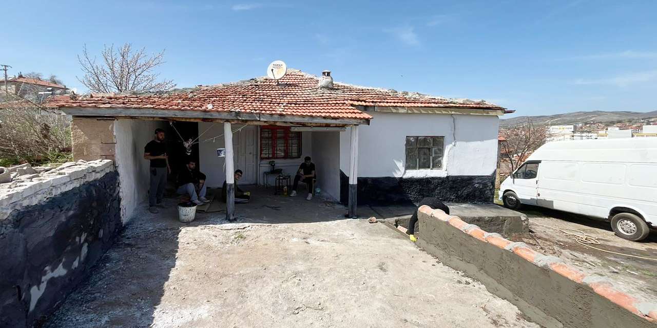 kirikkale’de-gonul-koprusu:-gencler-ihtiyac-sahiplerinin-evlerini-yeniliyor