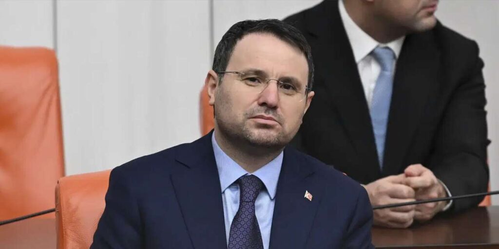 adalet-bakani-gurlek:-“kahramanmaras’ta-bir-okulda-meydana-gelen-silahli-saldiriya-iliskin-aciklama-yapti.