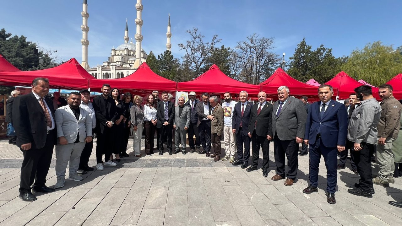 cumhuriyet-meydani’nda-turizm-soleni