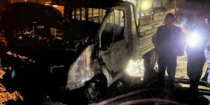 alevlere-teslim-olan-kamyonet-kullanilmaz-hale-geldi