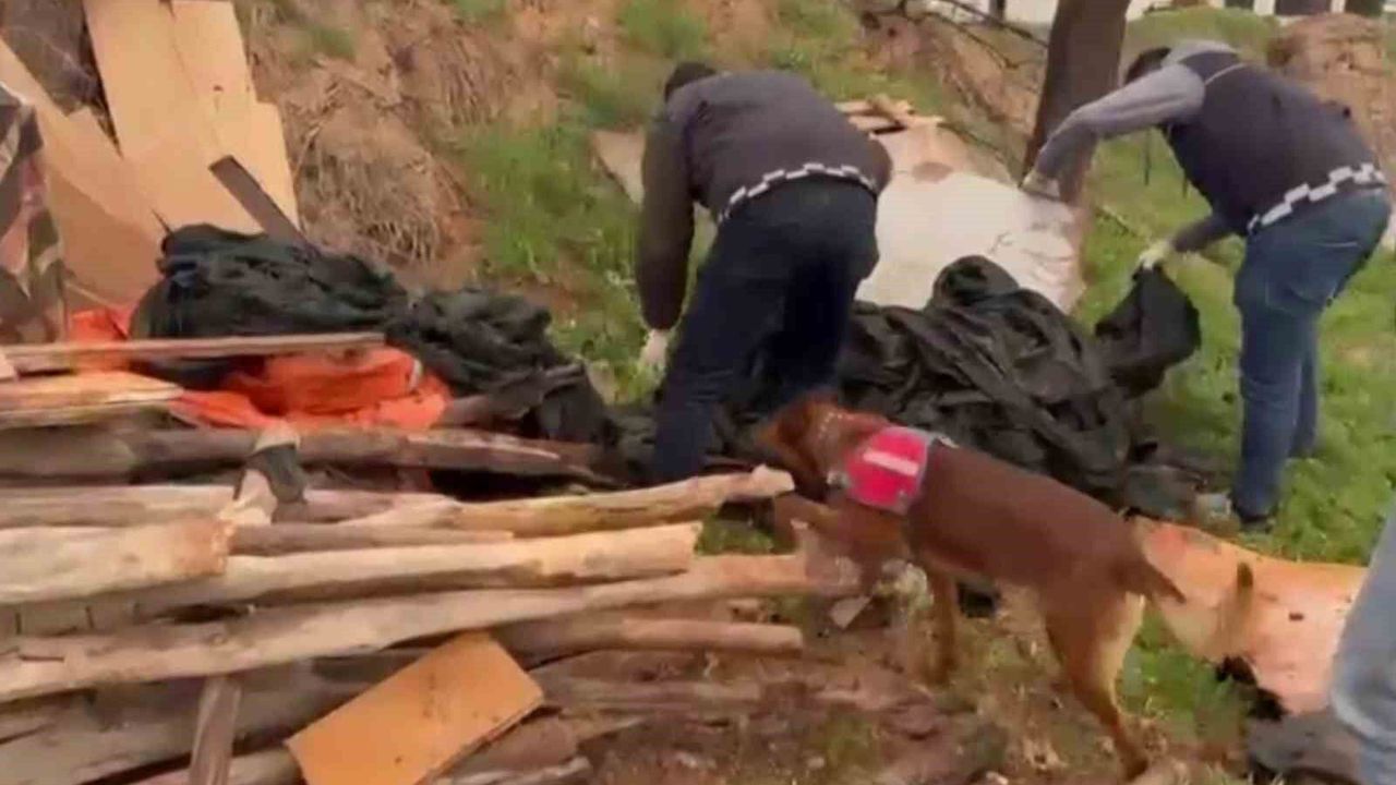 aksaray’da-cuval-icine-gizlenmis-11-bin-adet-uyusturucu-hap-ele-gecirildi:-3-tutuklama