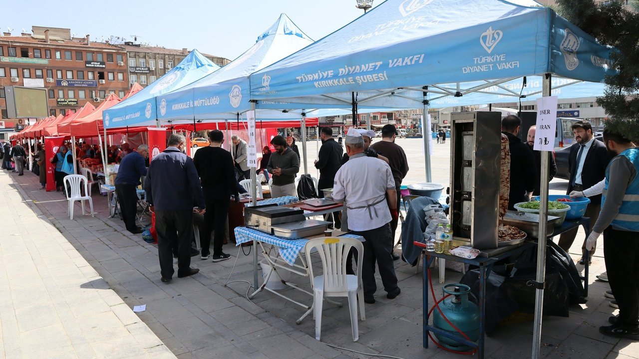 “iki-insan-bir-hayat”-hayir-carsisi-kapilarini-acti