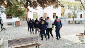 cobanlari-hamama-goturup-oyaladilar,-36-buyukbas-hayvani-caldilar