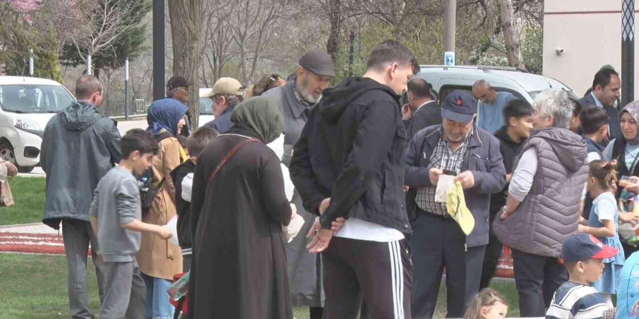 pursaklar-belediye-baskani-cetin:-“bir-parkin-aydinlik-olmasi-guvenligi-de-beraberinde-getiriyor”