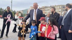 halil-ozturk’ten-cocuklara-23-nisan-surprizi