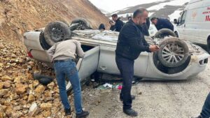 sivas’ta-otomobil-takla-atti,-3-kisi-yaralandi