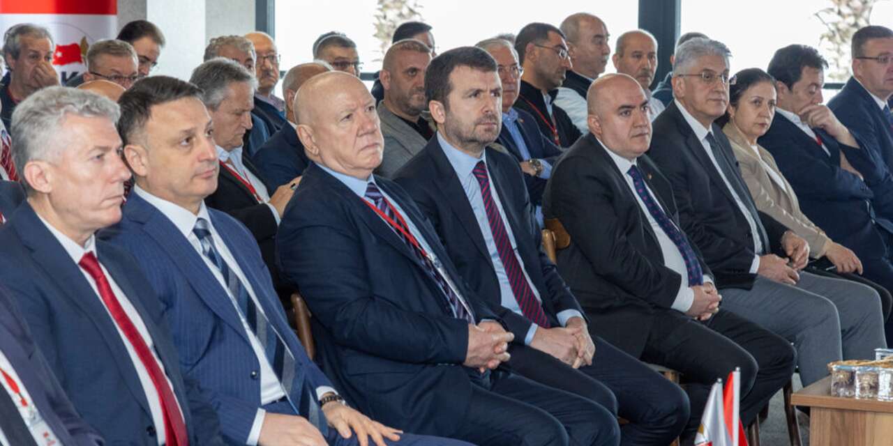 bik-genel-muduru-cay:-“gazeteciler-buyuk-bir-sorumluluk-ustleniyor”