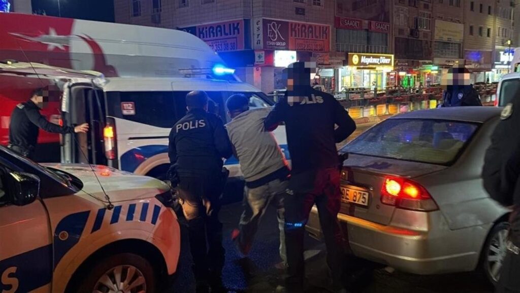 kardesini-bicaklayan-sahis-gozaltina-alindi:-1-yarali