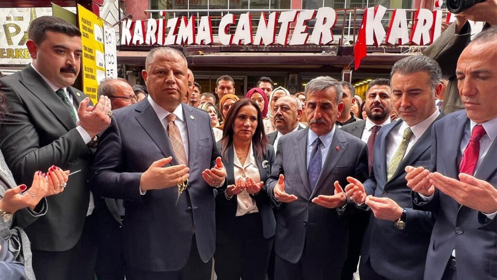 turk-saglik-sen-binasi-torenle-acildi